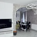 Tj דירה